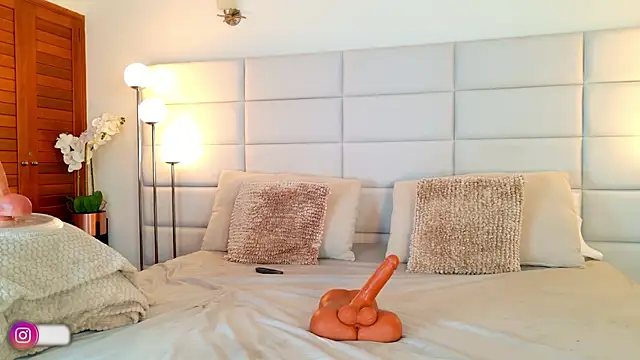 lissetlong69's Webcam Show