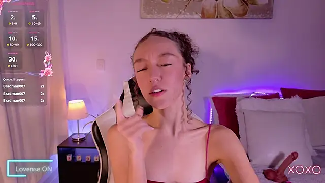 ChloeMoreti Adlı Modelin Canlı XXX Sohbeti