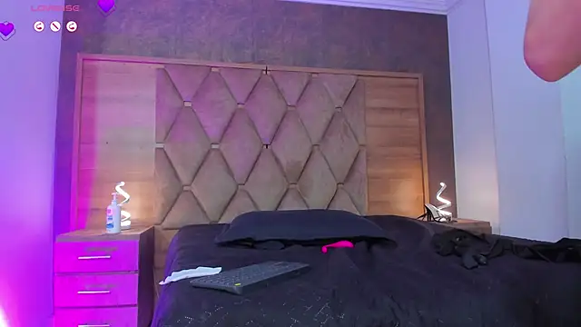 EimyAndMaxi: διαδικτυακό σόου στην κάμερα