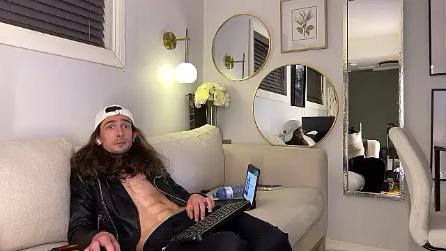 DylanBrook Show in webcam