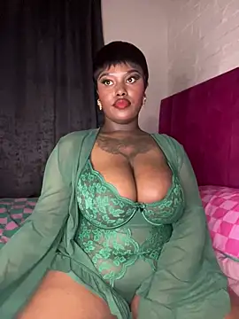 Вебкам-шоу QUEEN_NOBUHLE_FEMDOM_777