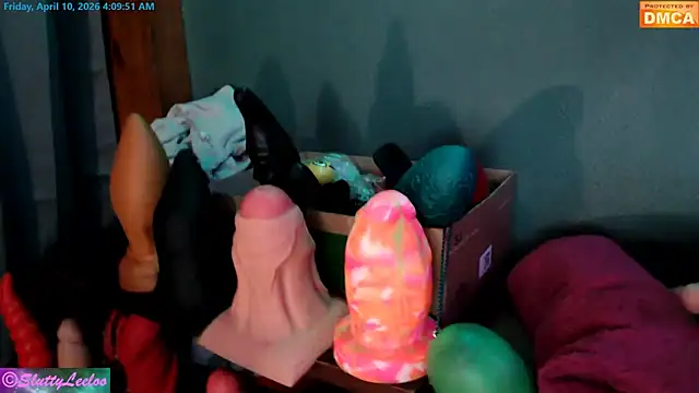 MissSluttyLeeloo's Live XXX Chat