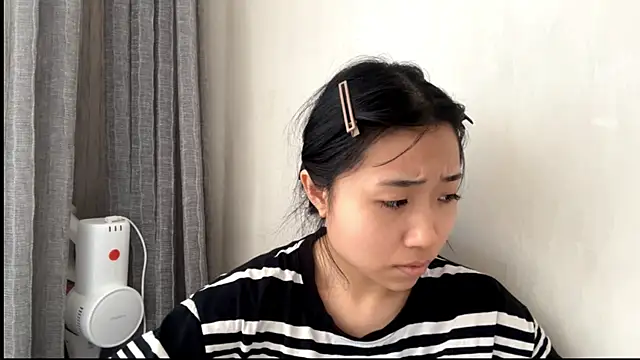 SweetMiaXO: διαδικτυακό σόου στην κάμερα