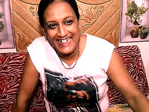 Indiansexyboobs18's Webcam Show