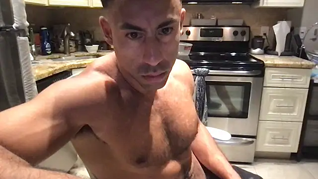 Show modela BigGuyMuscle na web-kameri