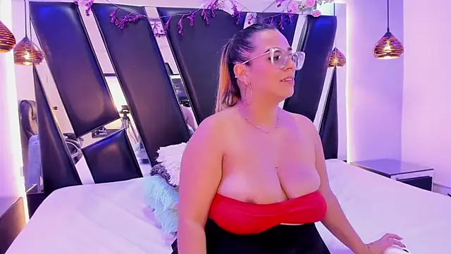 Chat XXX en directo de MHONIKBELUCCI