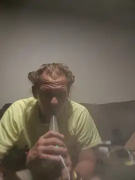 Pokazy przed kamerką – yourMasterisBored