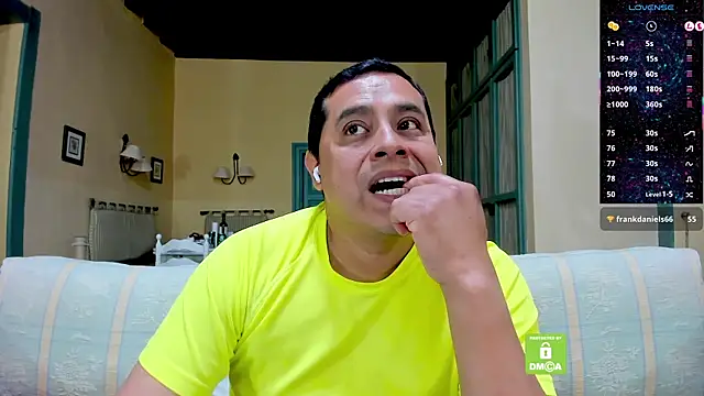 brad_latino's Webcam Show