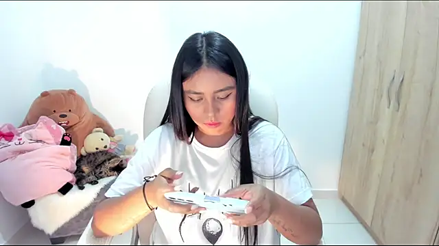 Chat XXX en directo de Ciara8