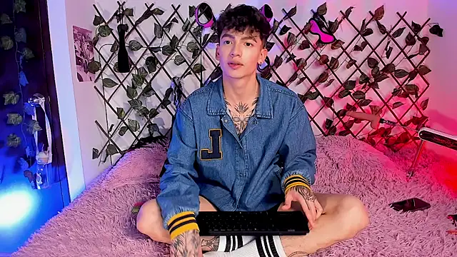 Axel_InkShade_ élő XXX-chatje