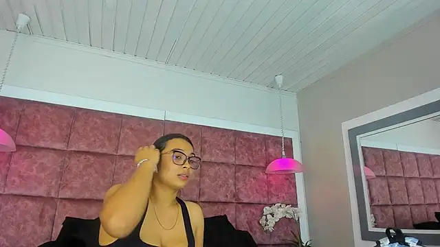 Luna_Cami4 Chat XXX in diretta