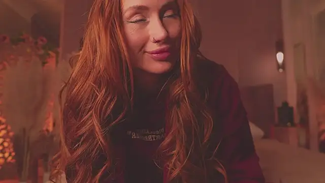 Show modela SerenaWest_ na web-kameri