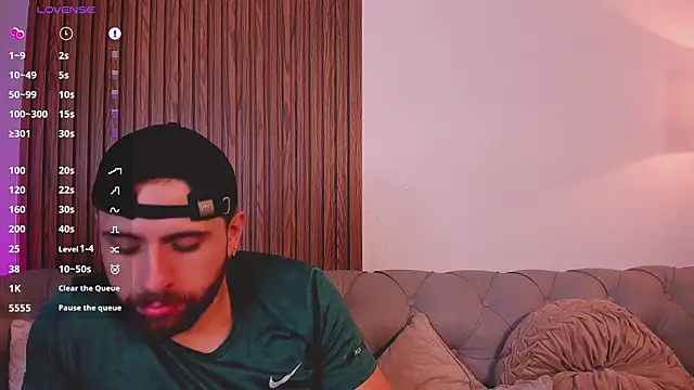 Show modela Maximo_Wolff na web-kameri