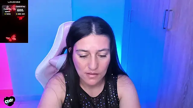 Saskyaa Chat XXX live