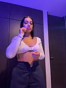 AlannaEvons' Live XXX Chat