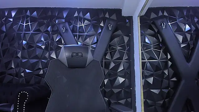 Declan-Foxx: διαδικτυακό σόου στην κάμερα