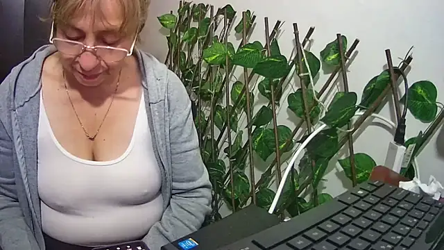 Chatroom XXX en direct de nicoltatiana_