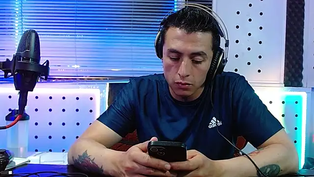 XXX chat uživo modela Godofcumxxx