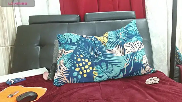 Camil4_milf_1's Live XXX Chat