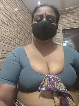 MissNaina: онлайн-секс-чат