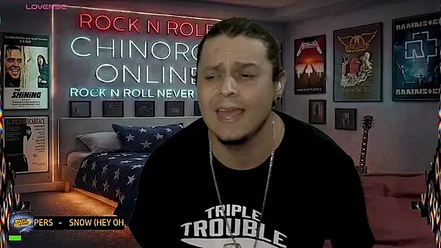 chino_roz Show in webcam