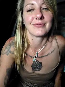 SheIsSomething: απευθείας συνομιλία ΧΧΧ