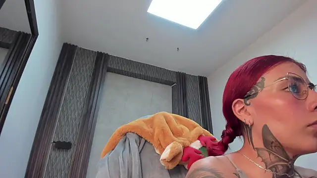 Chatroom XXX en direct de selene_red_