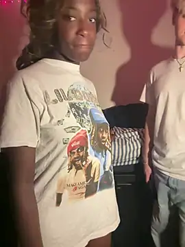 Chat +18 de CookiesNcreaming ao vivo