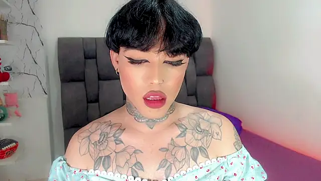 Pokazy przed kamerką – little_star_porn