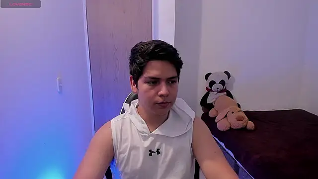 Asta_YunoXXX: διαδικτυακό σόου στην κάμερα