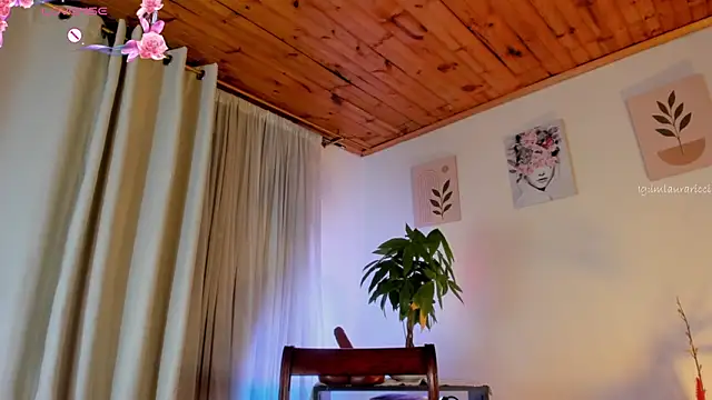 Lauraricci__ Chat XXX in diretta