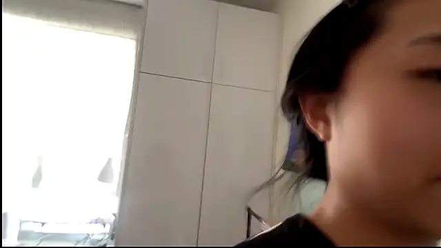 SweetMiaXO: διαδικτυακό σόου στην κάμερα