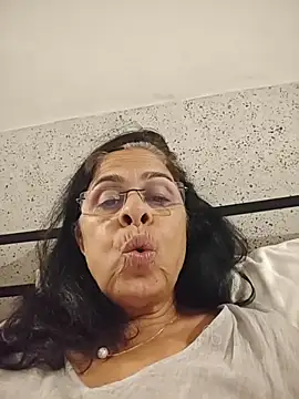 NakedMILFx Chat XXX live