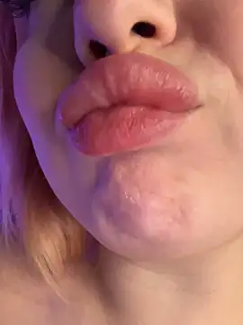 Chatroom XXX en direct de KellyMoors