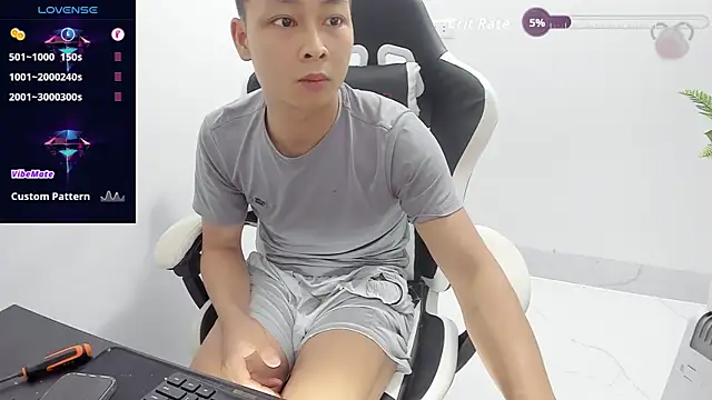 Naughty___asian Show Webcam