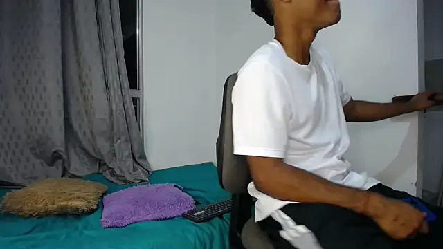 black_men9 Adlı Modelin Canlı XXX Sohbeti