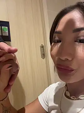 lean_lie8 Show in webcam