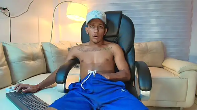 ricky_spensar23cm_ Adlı Modelin Canlı XXX Sohbeti