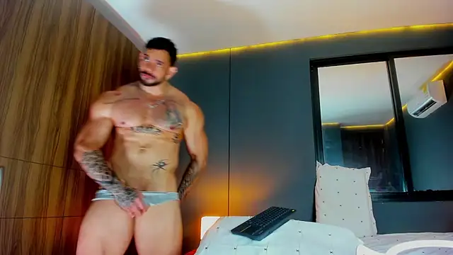 massimo_visconti Adlı Modelin Canlı XXX Sohbeti