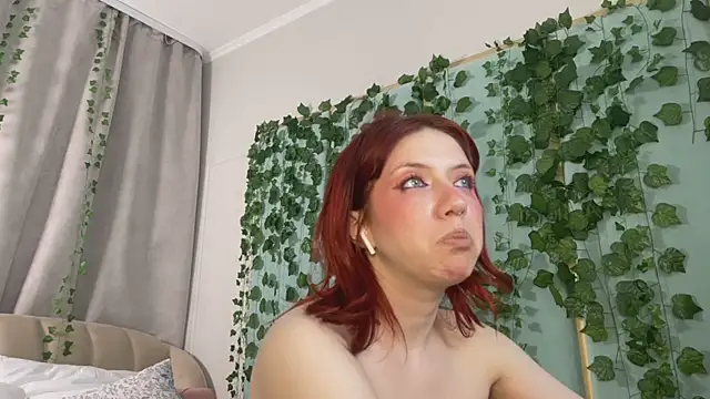 Chat +18 de Love_is_Lola ao vivo