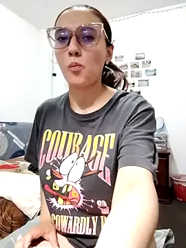 bellastorme04 Adlı Modelin Canlı XXX Sohbeti