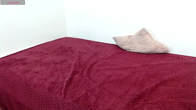 Show modela RoaSexi25 na web-kameri