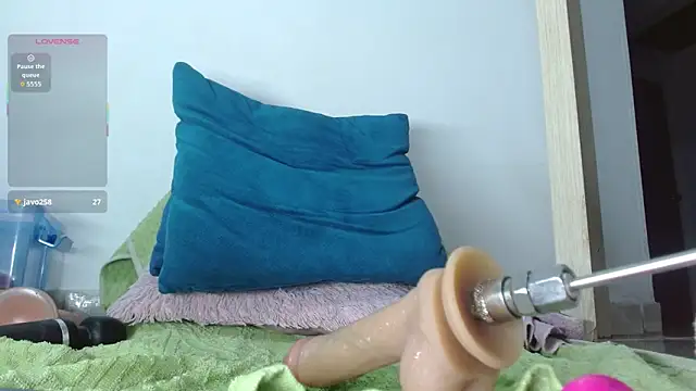 avaleri_cherry's Webcam Show