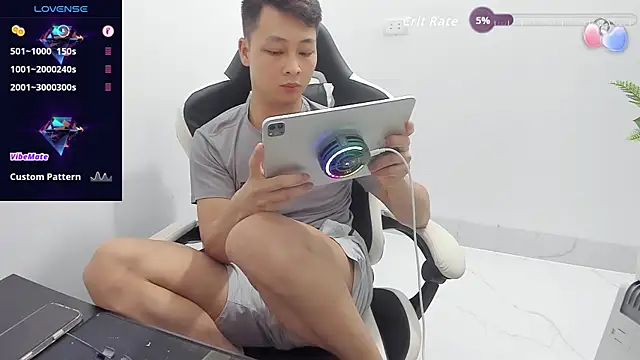 Naughty___asian Show Webcam