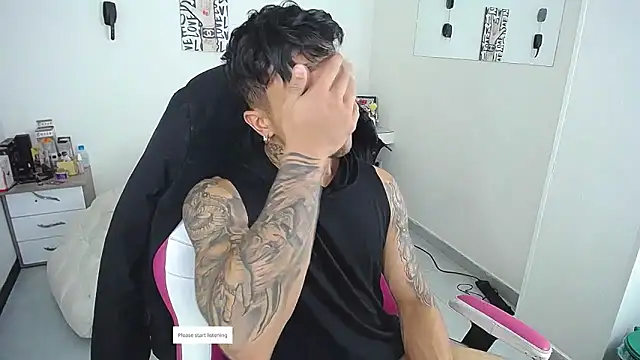 Leonard_Price Live XXX Chat