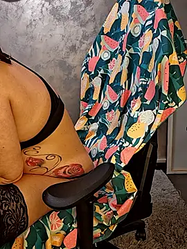 AvaSquirtMilf Live XXX Chat