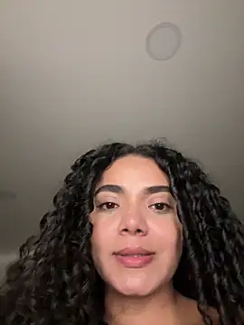 Curlyierr Adlı Modelin Canlı XXX Sohbeti