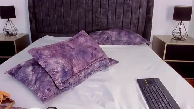 AnnyCherry_ Adlı Modelin Canlı XXX Sohbeti