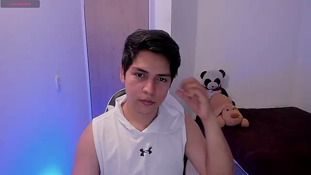 Show modela Asta_YunoXXX na web-kameri