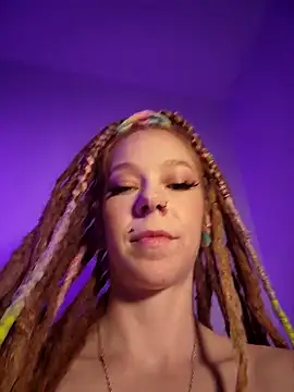 LucidLucy: διαδικτυακό σόου στην κάμερα